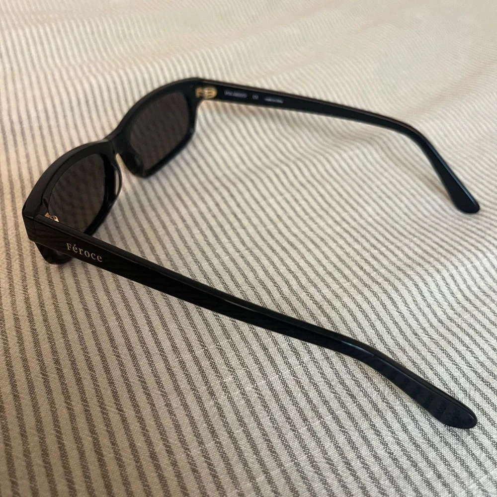 FÉROCE Hilary Polarized Sunglasses Black - 90’s Y2K rectangular frame